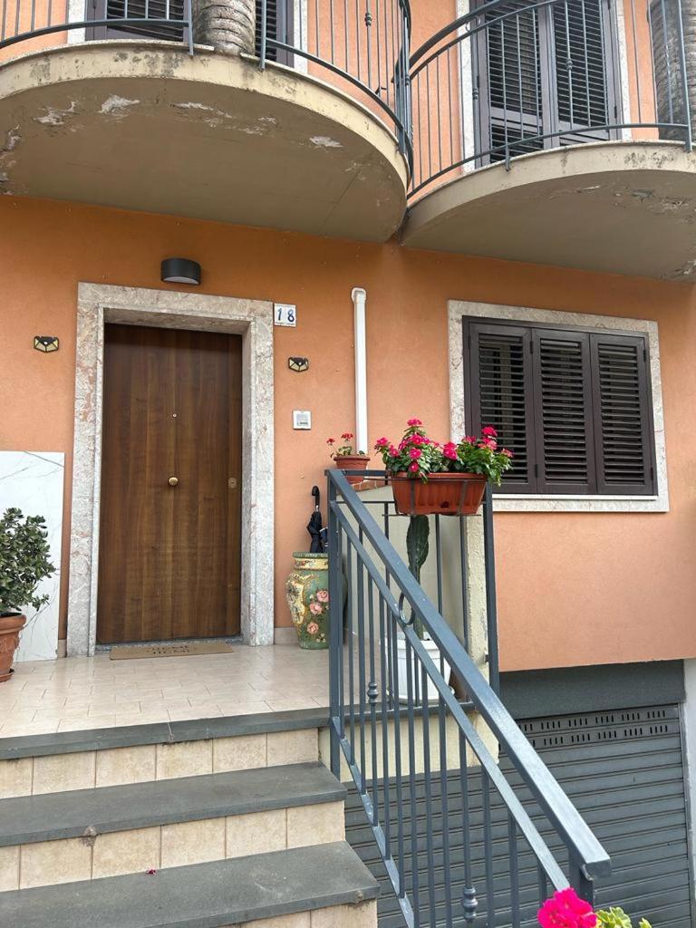 Nina Apartament Giardini Naxos Con Posto Auto Екстериор снимка